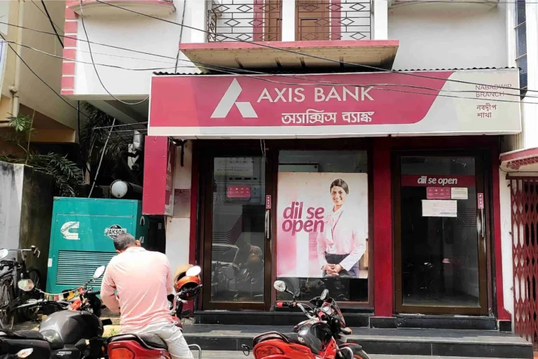 Axis bank1 768x513